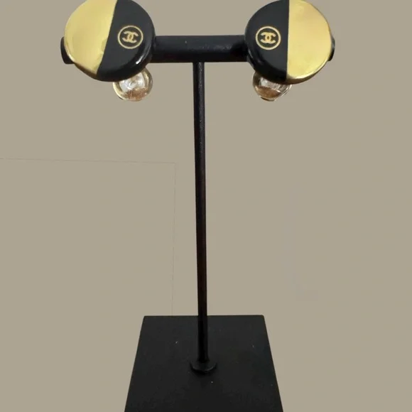 Authentic Chanel Vintage Clip-On Earrings Black Gold CC Logo Round 100A - Picture 4 of 6